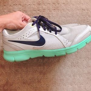 Nike women’s flex experience run 2